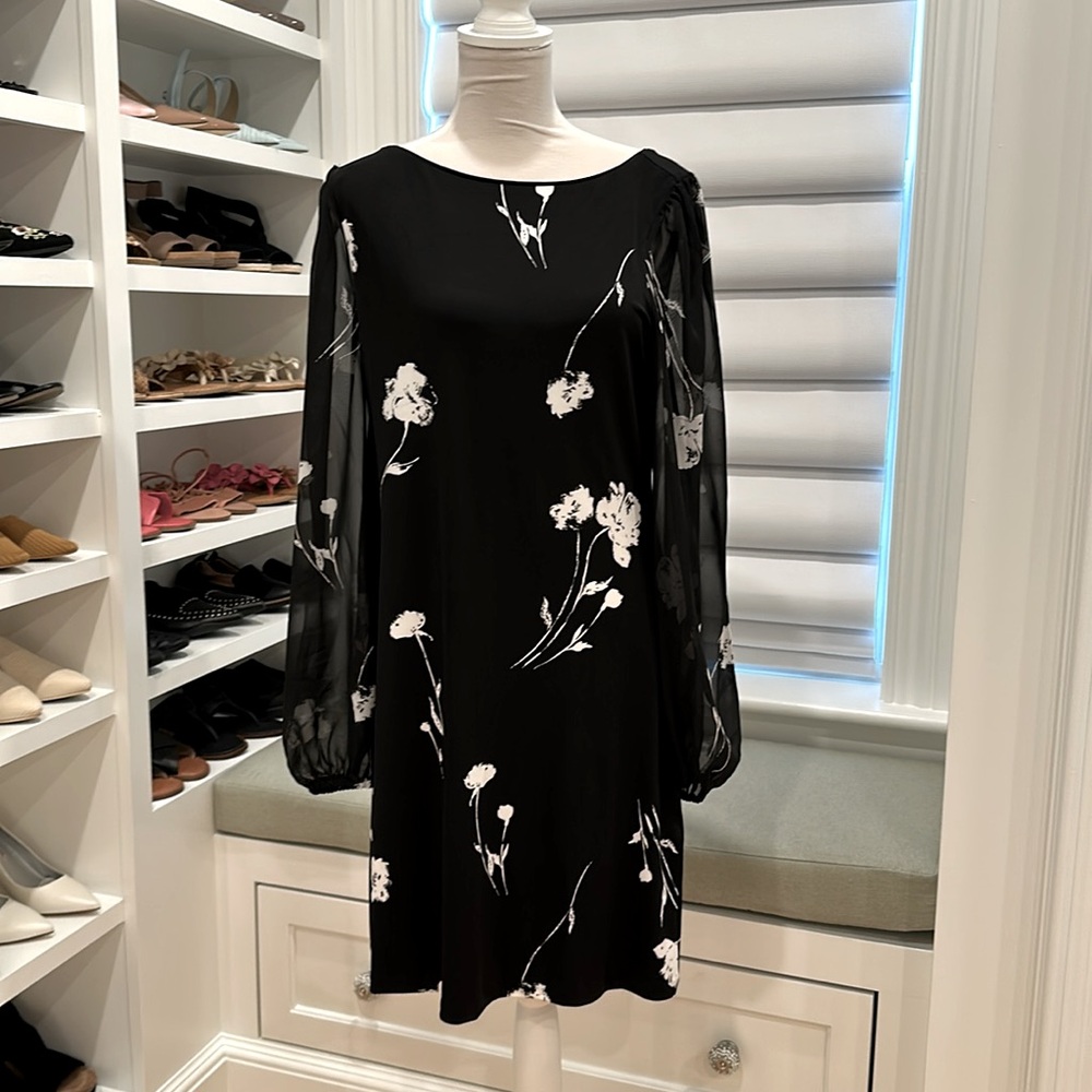 NWT WHBM Elegant Black and White Floral Shift Dress Sz M
